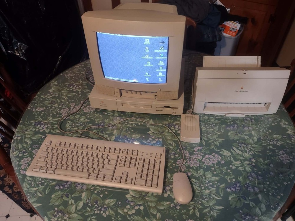 Apple Macintosh Performa 6116CD (Working Full Set W/ Operating System Discs)