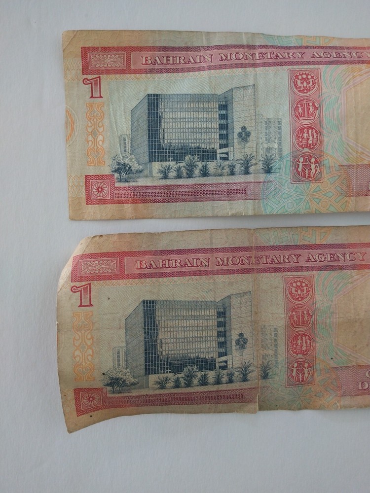 2 Bahrain One Dinar Banknotes
