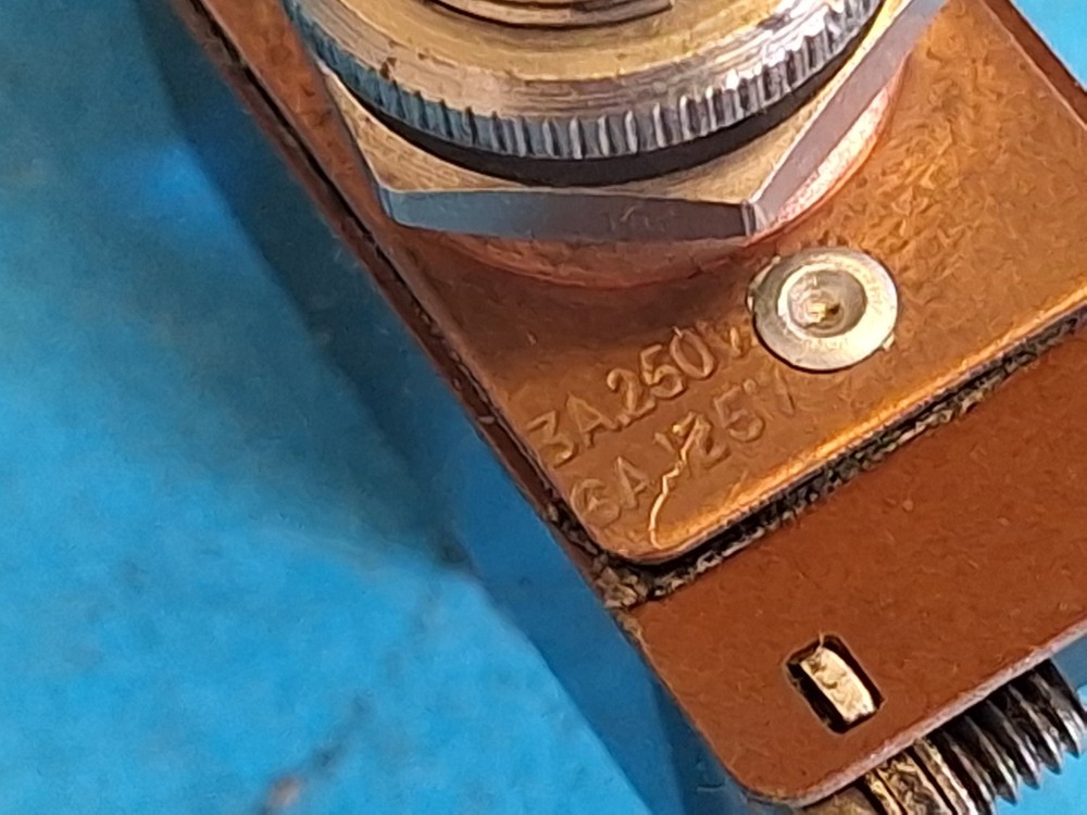 Toggle switch ~ DPDT ~ 250v @ 3A ~ Screw terminals ~ RS Components