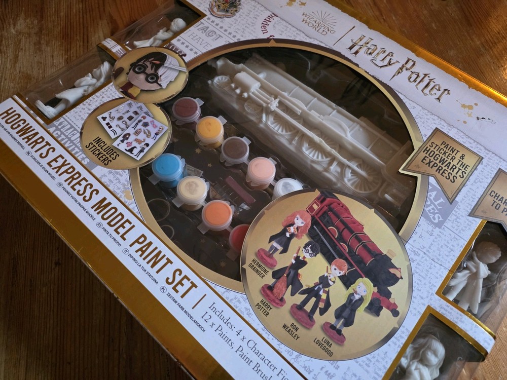 Harry Potter Hogwarts Express Train & Character Model Paint Set Kit Complete