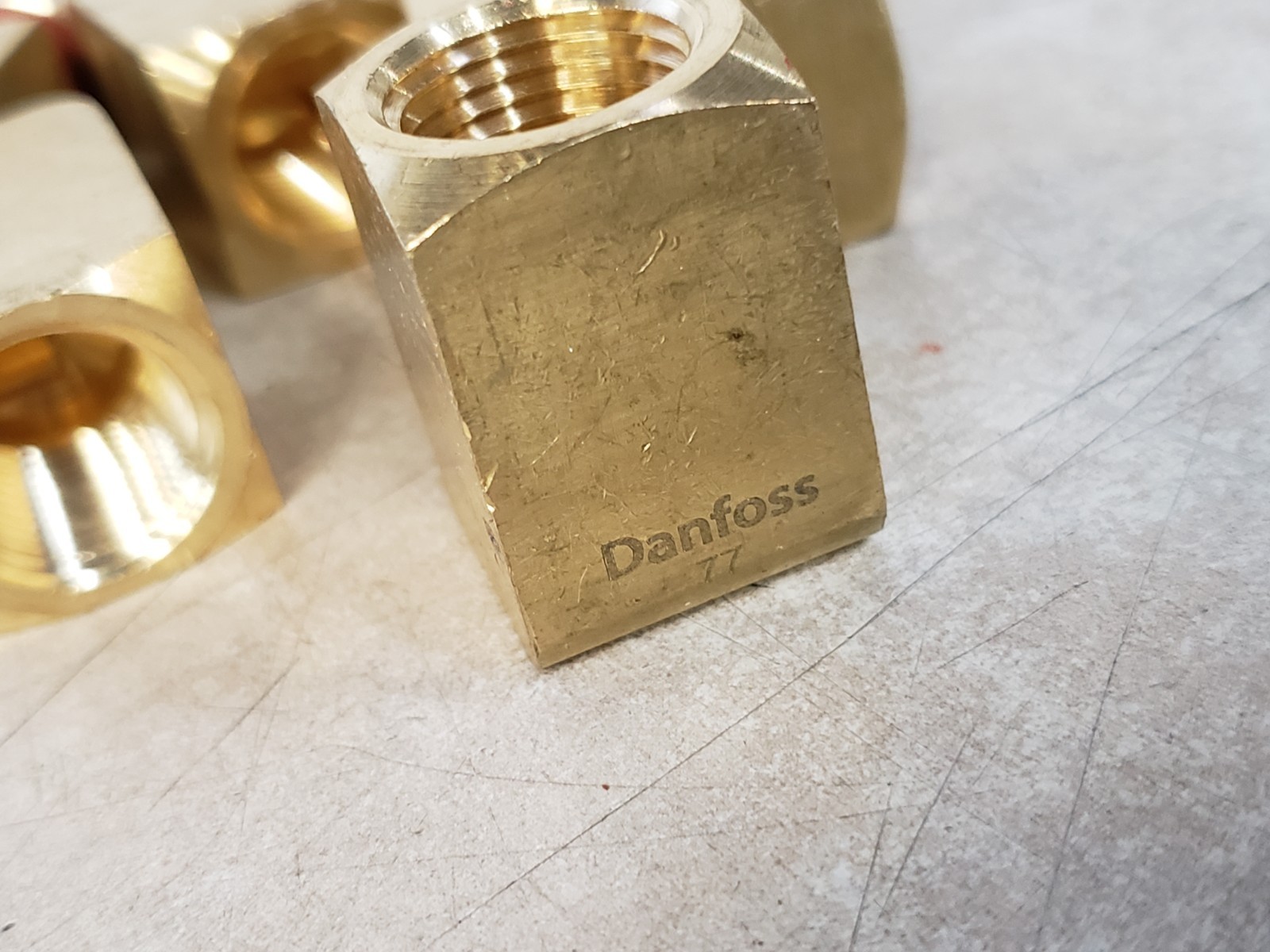 LOT OF 7 - DANFOSS 77 BRASS 90° NPT ELBOW ADAPTER MALE X FEMALE INDUSTRIAL