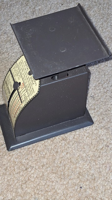 VINTAGE DELUXE THRIFTY POSTAL SCALE