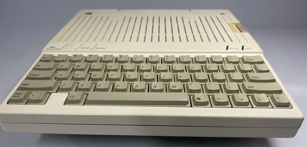Apple IIc Computer – Clean & Fully Working – Apple A2B4156 1MB Memory Expansion