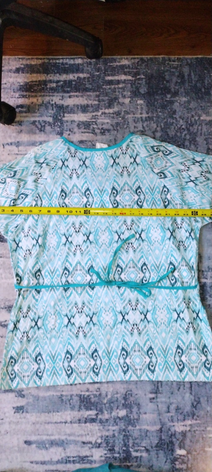 SET OF 2SCRUB TOPS AND MATCHING PANTS FOR BOTH IN MED.