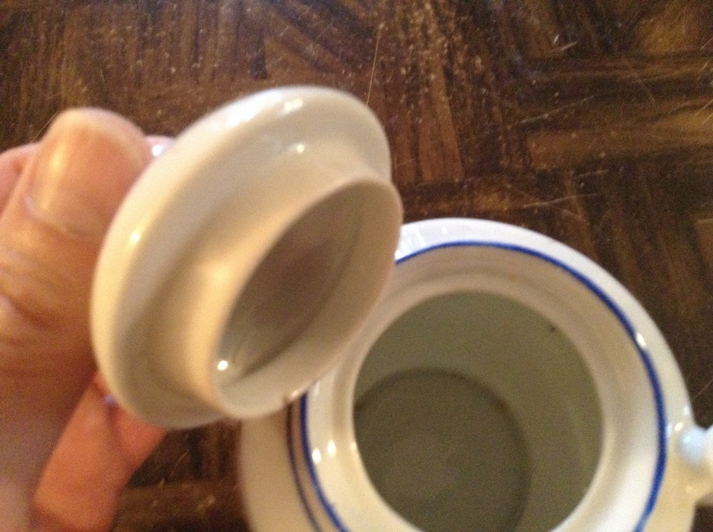 2 handled porcelain jar with lid