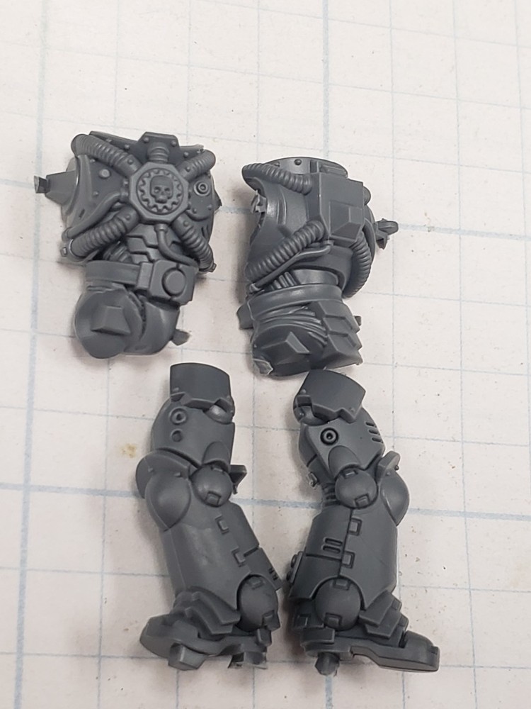 Warhammer 40k Space Marine Bits Primaris Techmarine Bionic Torso & Legs #01