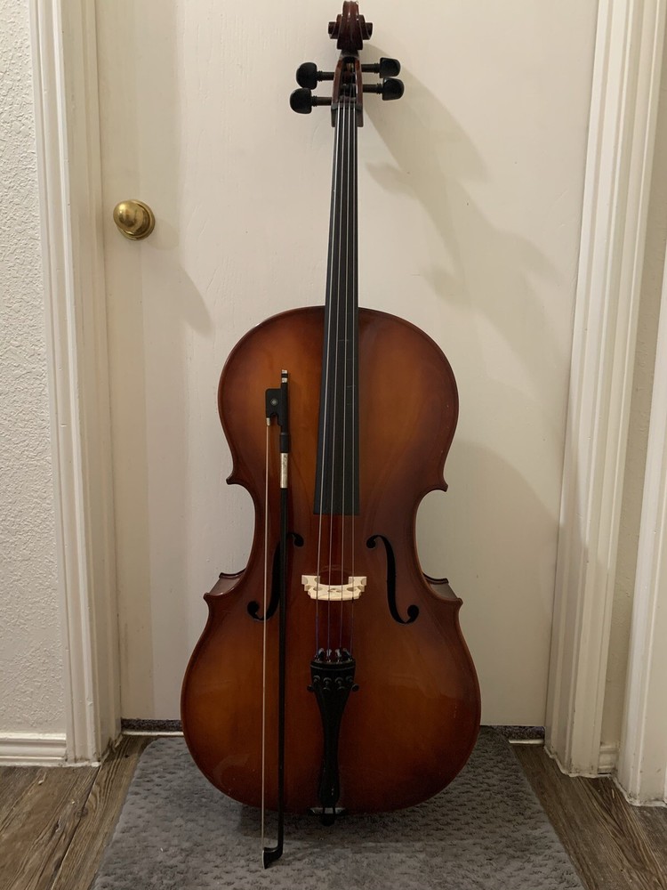 4/4 size cello used