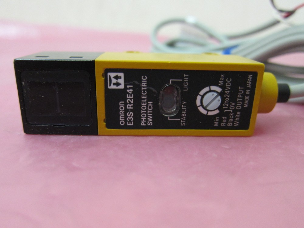 Omron E3S-R2E41 Photoelectric Switch 402627
