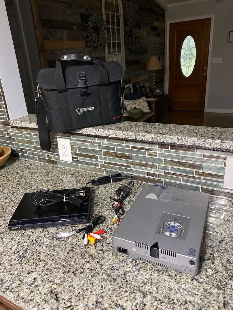Sharp XG-NV7XU Projector Great Working Condition Notevision7 w/case & dvd player