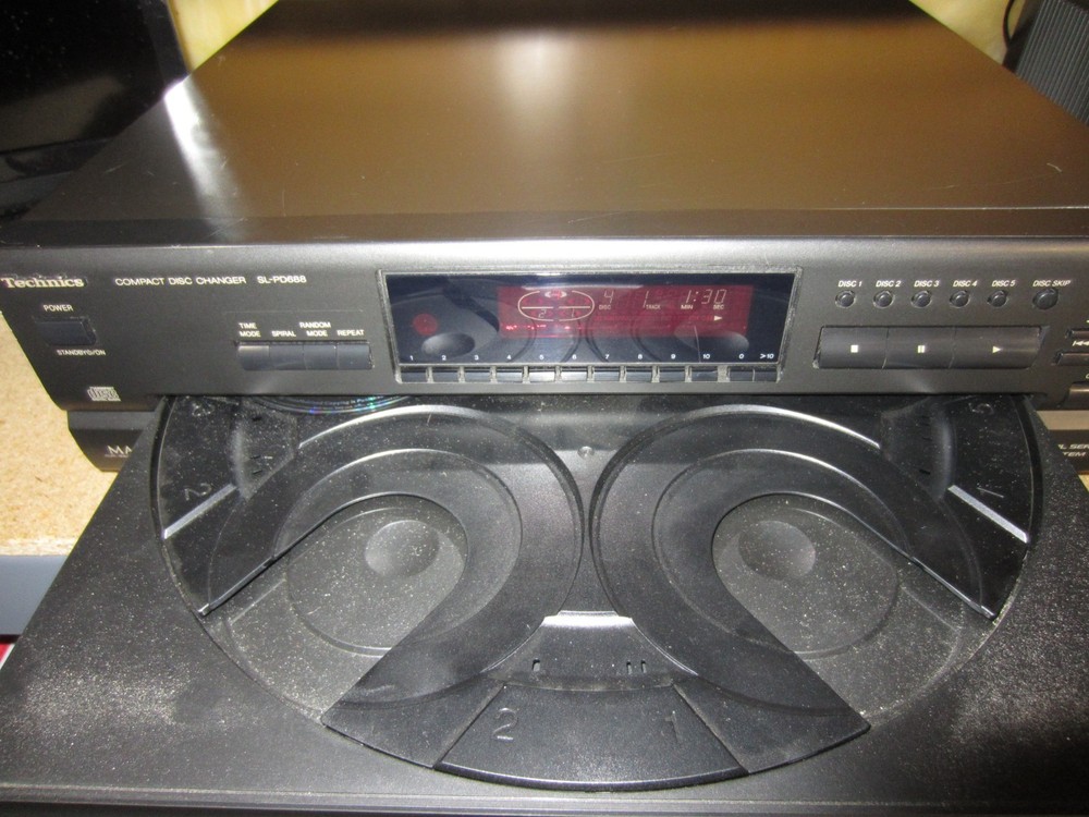 Technics SL-PD688 5 Disc CD Changer Carousel No Remote Tested Working