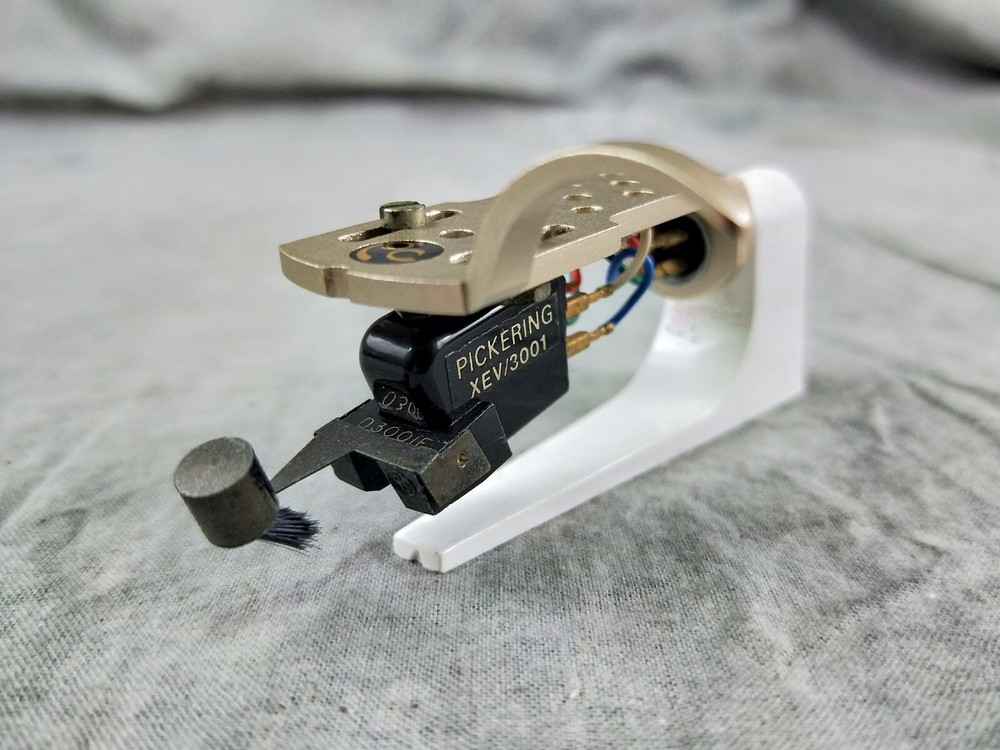 Pickering XEV/3001 Cartridge W/ Headshell In Excellent Condition