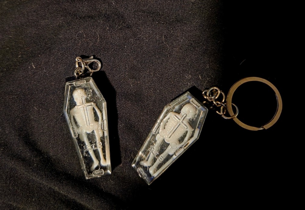 Spooky Skeleton In Coffin Keychain Halloween Gothic