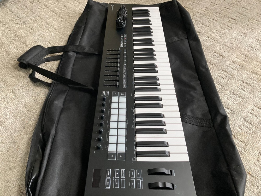 Novation Launchkey MK3 61-Note Keyboard Controller - Black