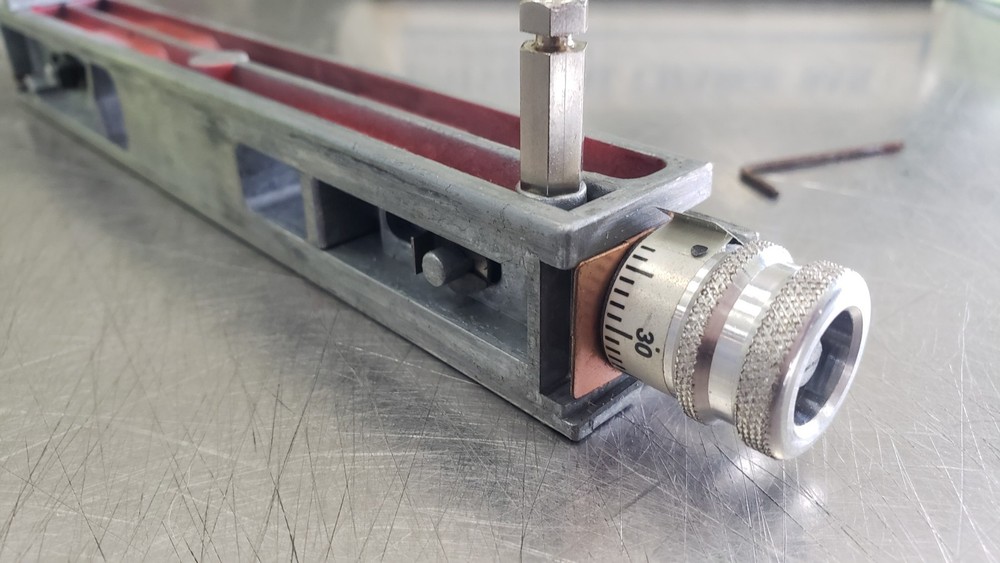 Universal Charge Shuttle Bar