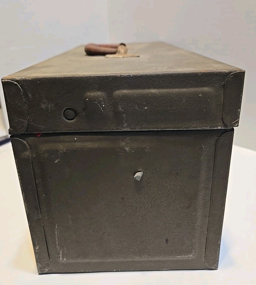 Vintage Metal Toolbox With Tray.