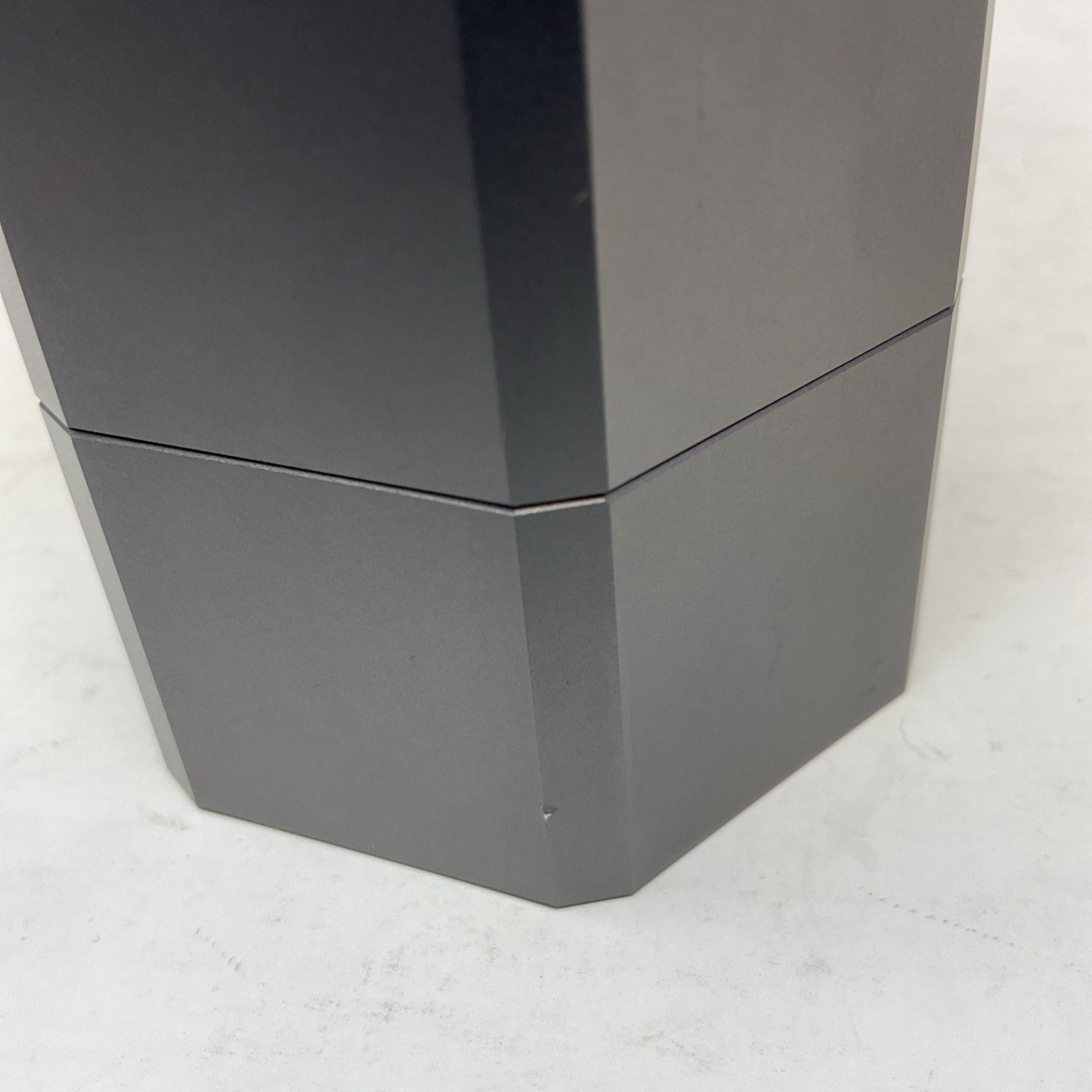 HexClad Salt and Pepper Mill Set Adjustable Professional Grinders No-Mess Caps