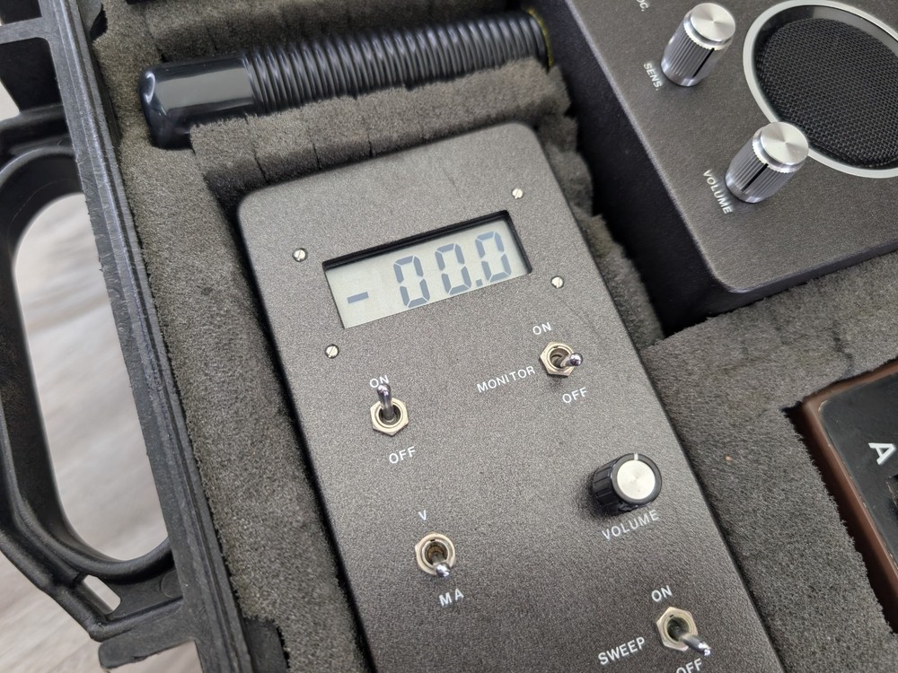 AS IS - UNTESTED Counter Surveillance Electronics Kit Bug Sweep RF Locator Used