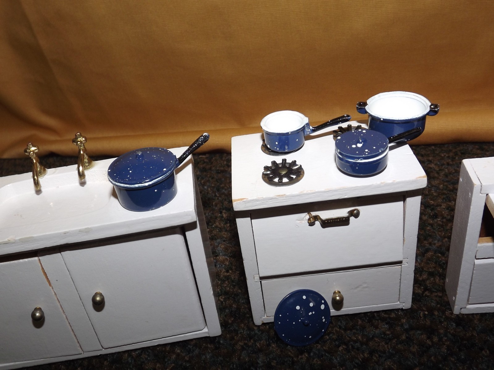 VINTAGE TOY MINIATURE DOLLS & FURNITURE LOT