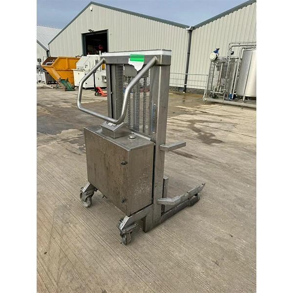 CM Process Solutions dump buggy stacker