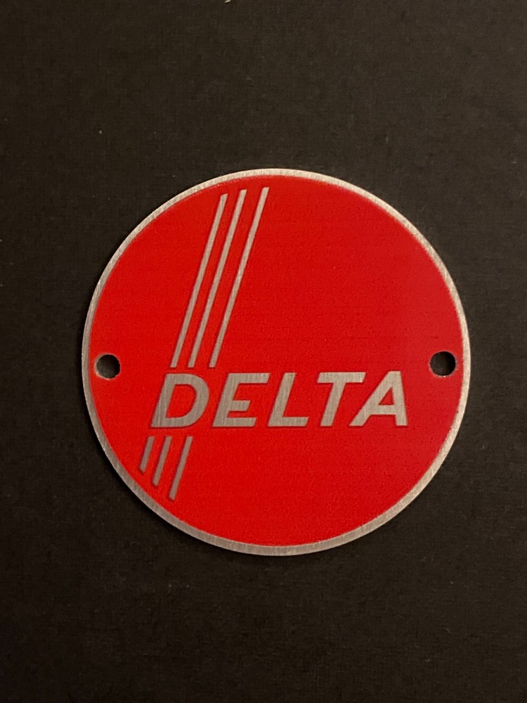 VINTAGE DELTA 3 STRIPE BADGE 2”