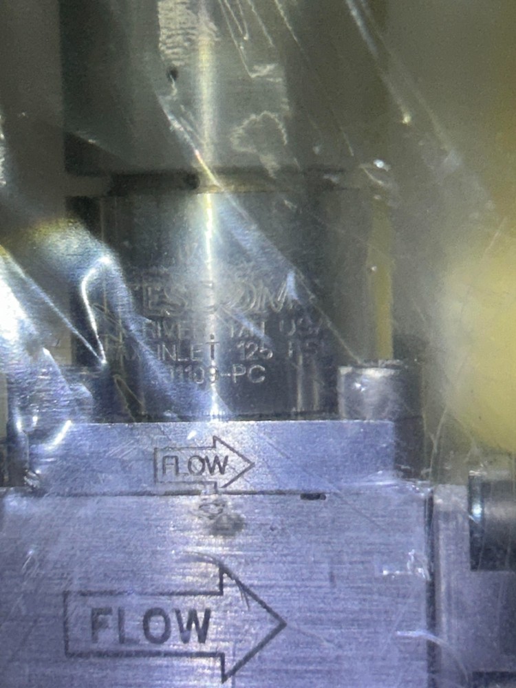 New UNIT UFC 7000 industrial MFC Mass Flow Controller + Tescom Regulator