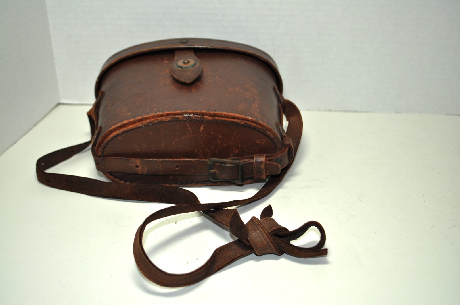 UNIVERSAL CAMERA CORPORATION 6 x 30 BINOCULARS WITH CASE & STRAPS VINTAGE 1940'S