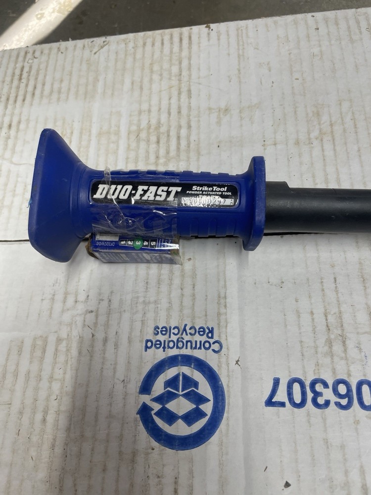 DUO-FAST POWDER ACTIVATED STRIKE TOOL W/ EXTRAS