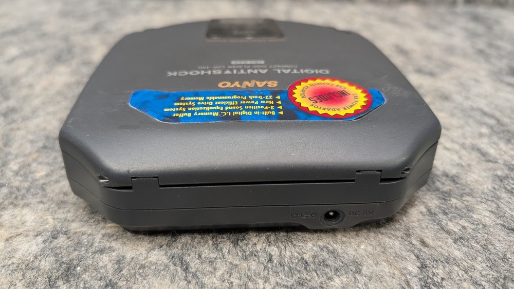 Sanyo CDP-450 Digital Audio Compact Disc Player CD Discman Bundle