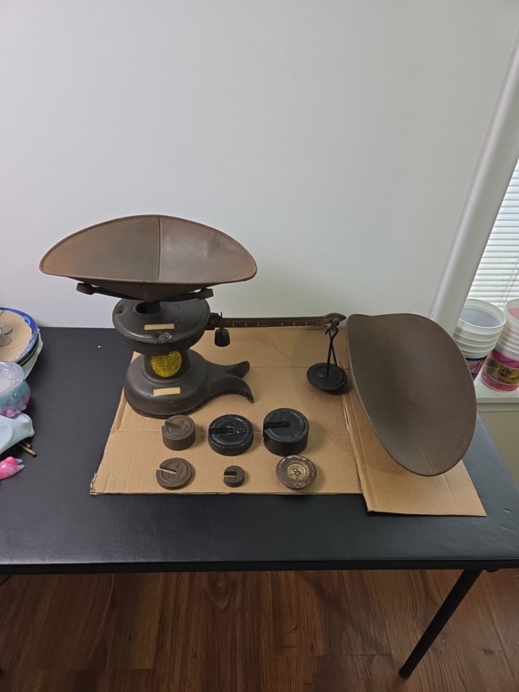 Vintage Howe Cast Iron Fish Tail Scale (Untested)