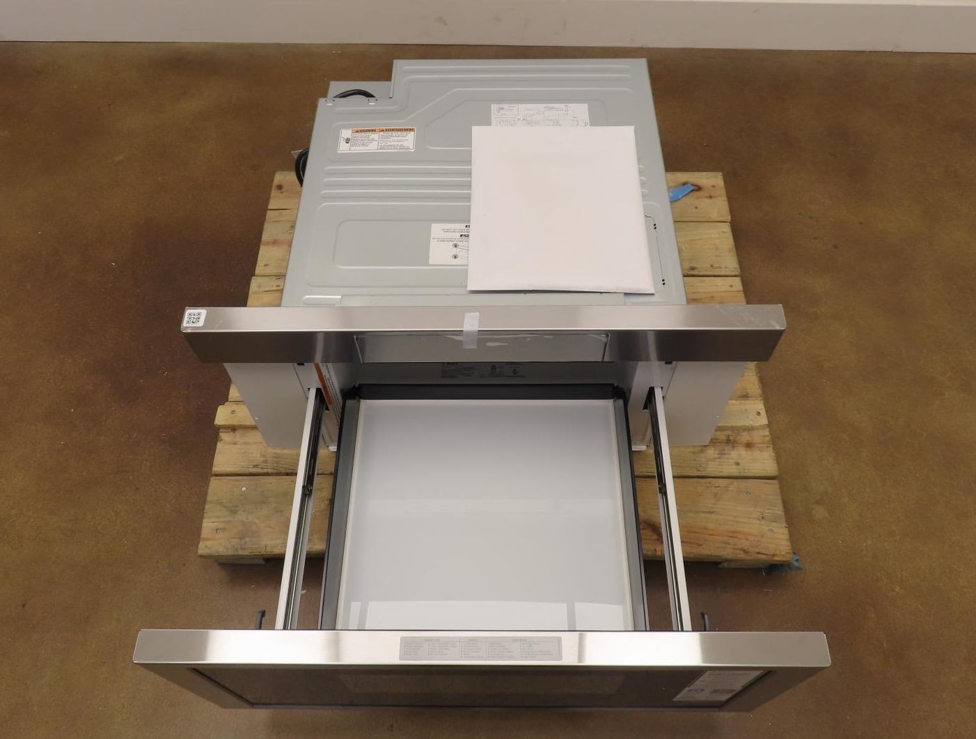 Bosch 800 Series HMD8054UC 30" Tilt Display 1.2 CuFt Smart Microwave Drawer Pics