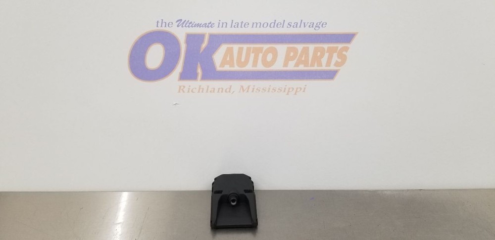 16 CADDILAC ESCALADE ESV FRONT VIEW CAMERA PROJECTOR 84092151