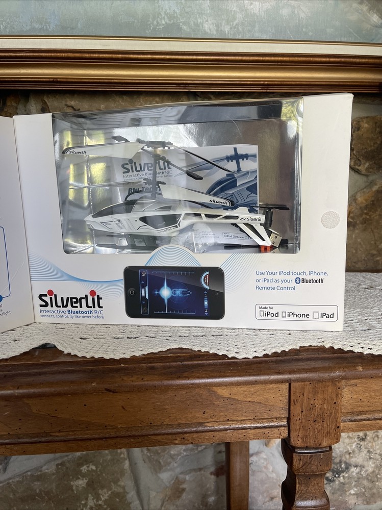 Silverlit Interactive Bluetooth R/C Blu-Tech Heli BSH-A B4620 Opened
