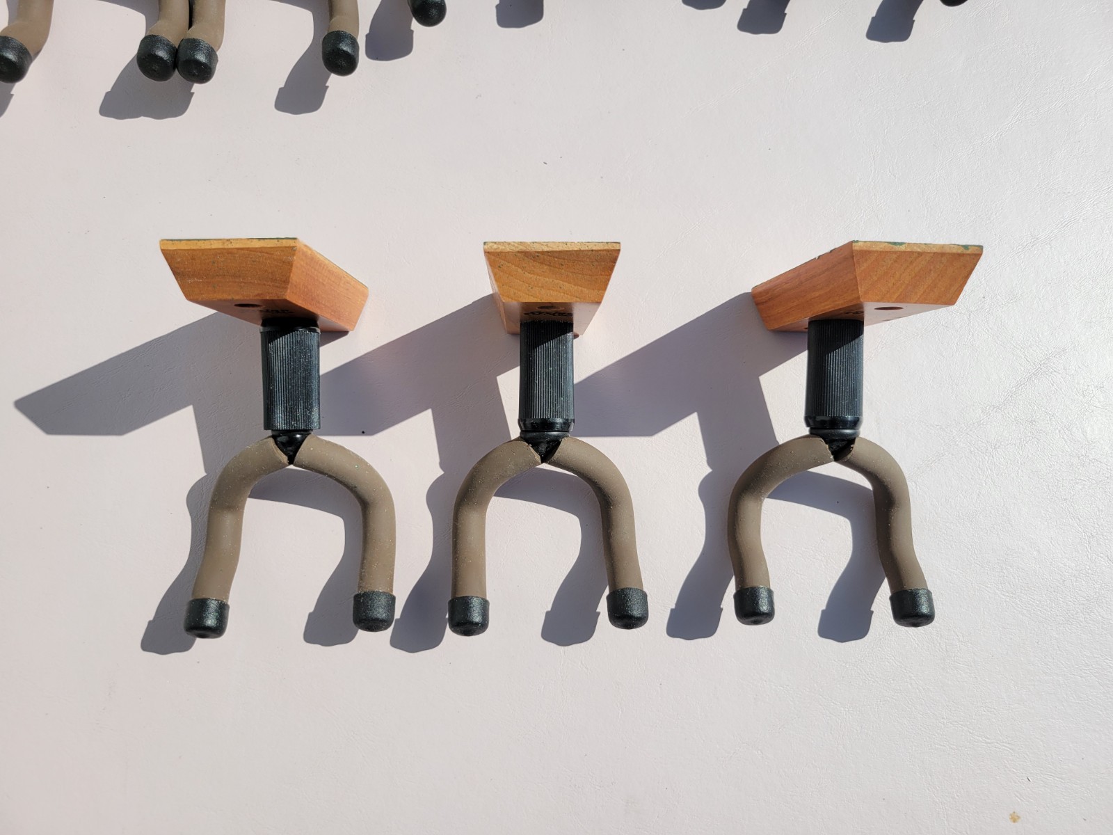 Lot of 10 String Swing CC01 Guitar Hanger Wall Mount Holder with Screws