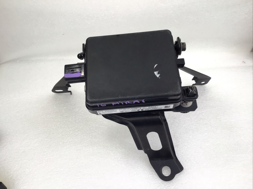 2016-2018 TOYOTA MIRAI CRUISE CONTROL DISTANCE SENSOR RADAR MODULE MISSING CLIPS
