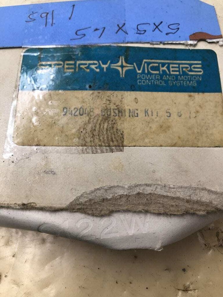 Sperry Vickers 942048 Bushing Kit -NIB