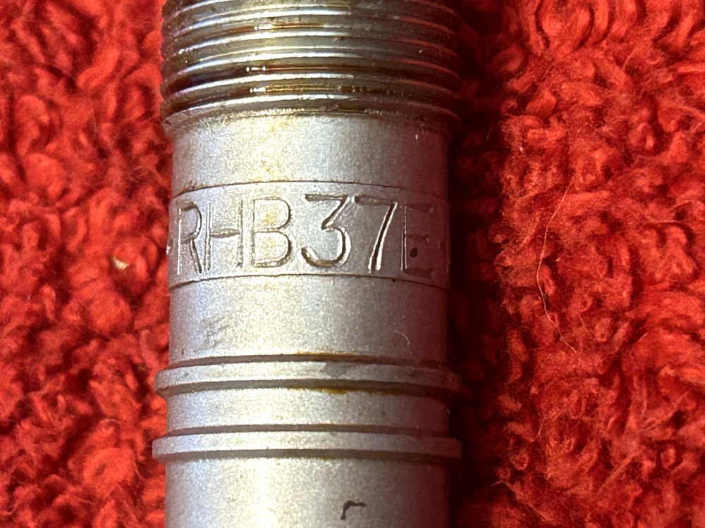 CHAMPION SPARK PLUG P/N RHB37E