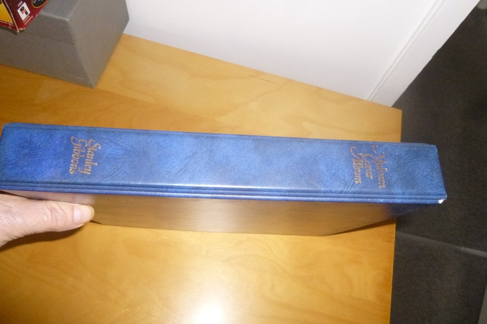 STANLEY GIBBONS MALVERN COVER ALBUM WITH 27 SLEEVES BLUE