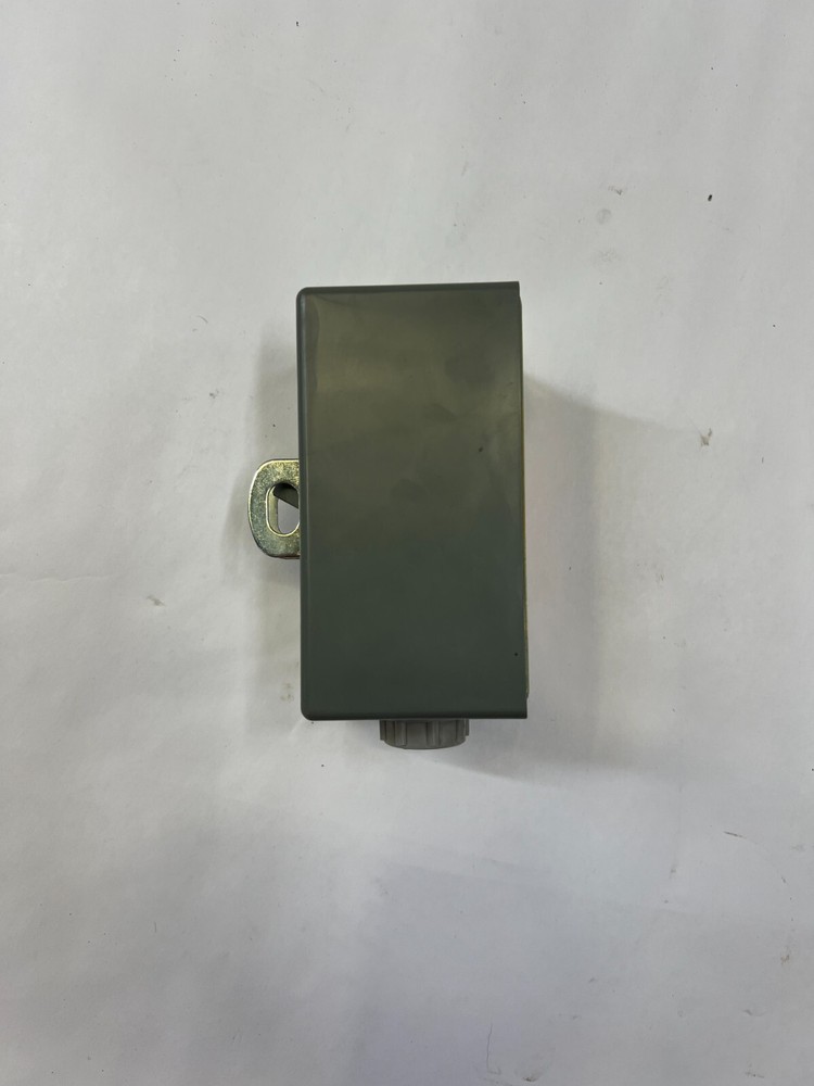 SQUARE D MANUAL MOTOR STARTER SWITCH 572A 30A 600 VOLT
