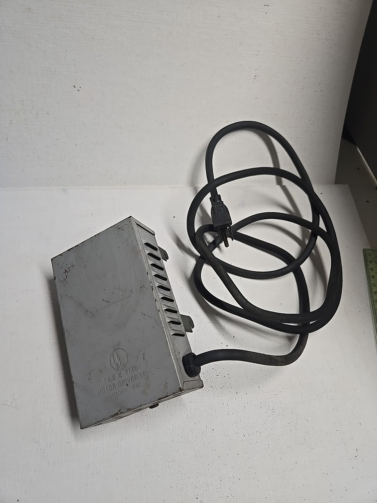 VINTAGE Bar-B-Q Motor Driven Spit Model #390 File E 31451 Untested
