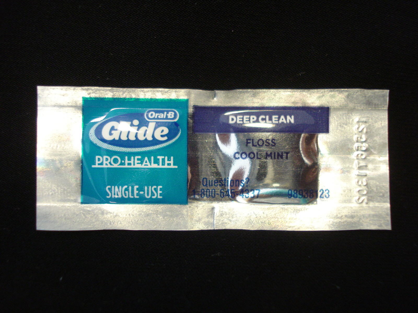 150 Oral-B Glide, to go, Pro-Health Deep Clean Floss Cool Mint Single Use