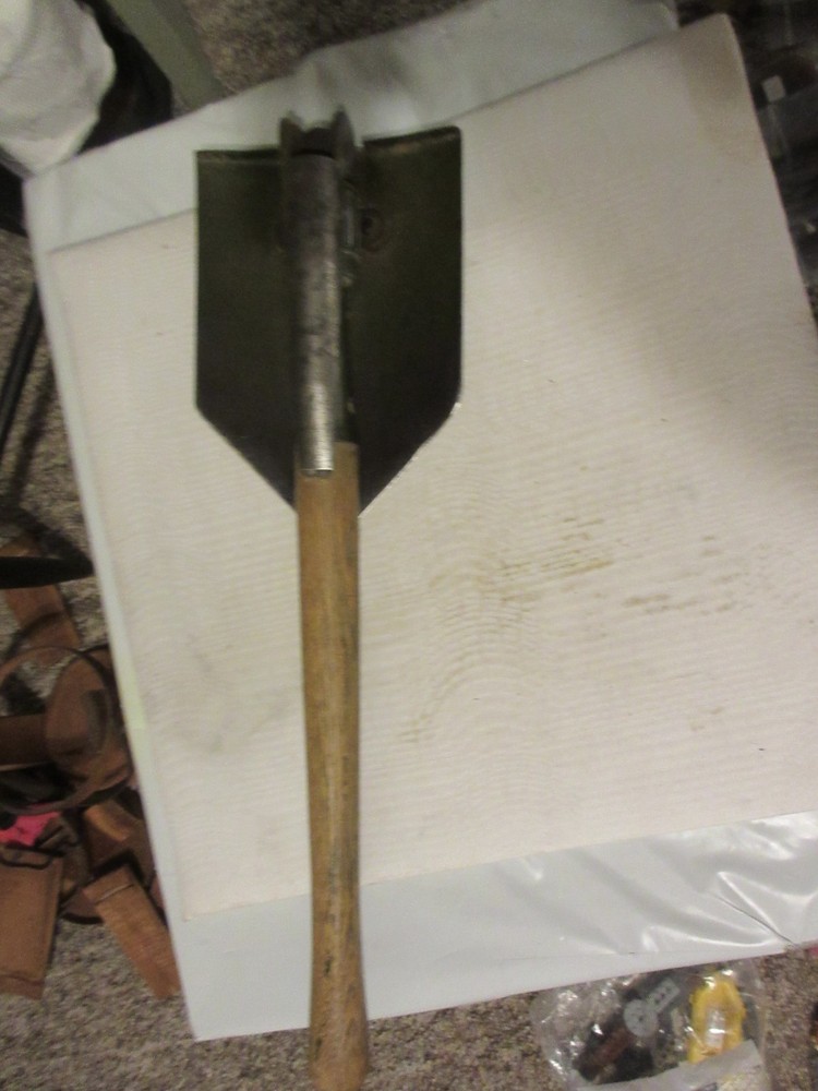 WWII US ARMY M1943 COMBAT FIELD FOLDING SHOVEL-DATED 1944, WOODS