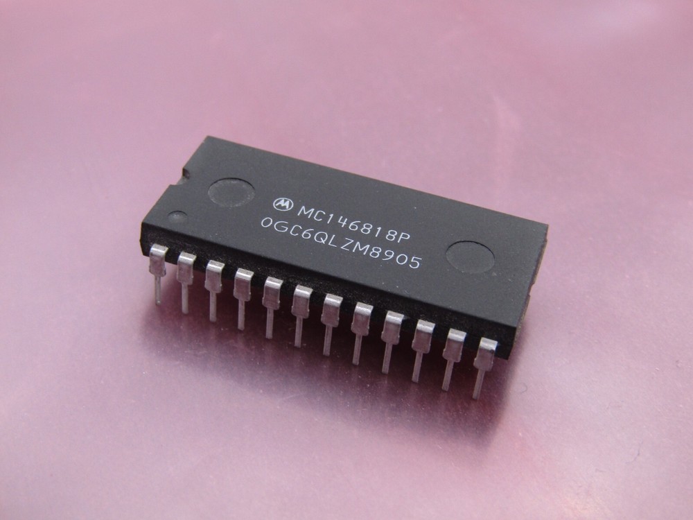 MC146818P Motorola Real-Time Clock + RAM (RTC)    --  NOS