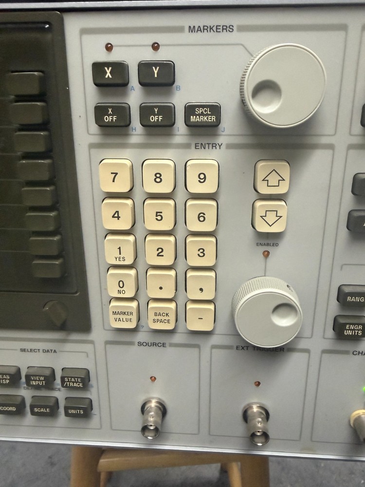 HP 3562A Dynamic Signal Analyzer Powers On Passes Self Tests See Notes