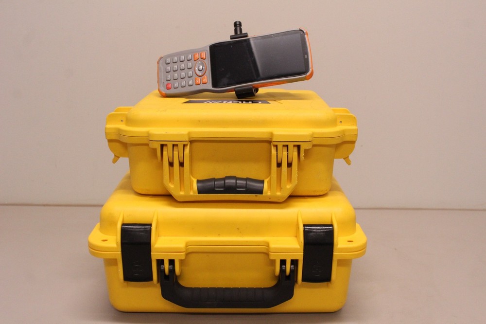 CHC i83 Rover, iBase Receiver, & Handheld Data Collector Bundle *Used*