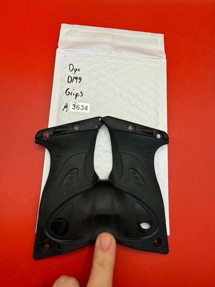 Dye DM9 Grips