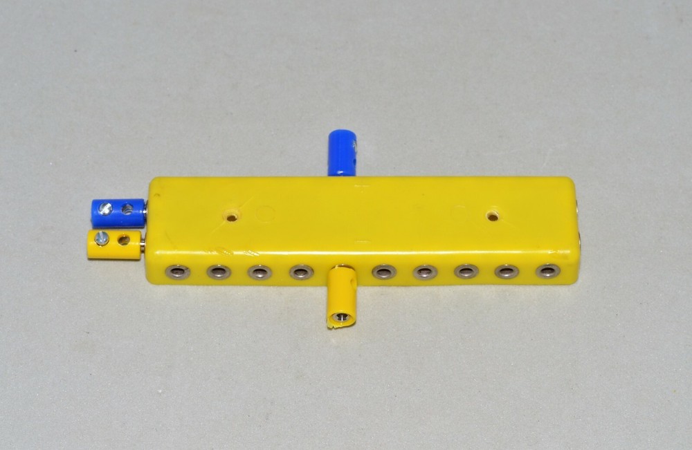 HO N Z Scale Yellow 10 Socket Distributor Plate