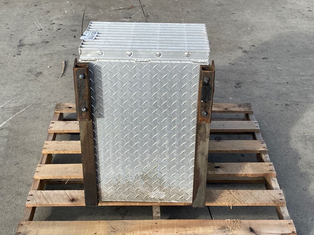 2016 Freightliner Cascadia Tool Box (693-10190)
