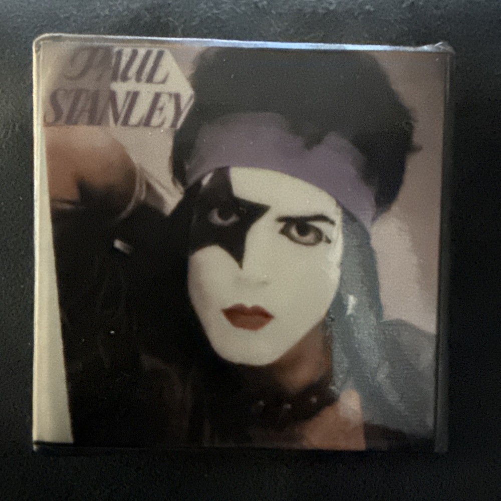 KISS BUTTON Pin Badge Paul Stanley Square Canada Vintage