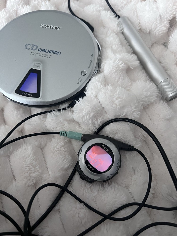 Sony D-EJ01 CD Walkman Portable Disc Player w/ Remote + Battery Case Bundle