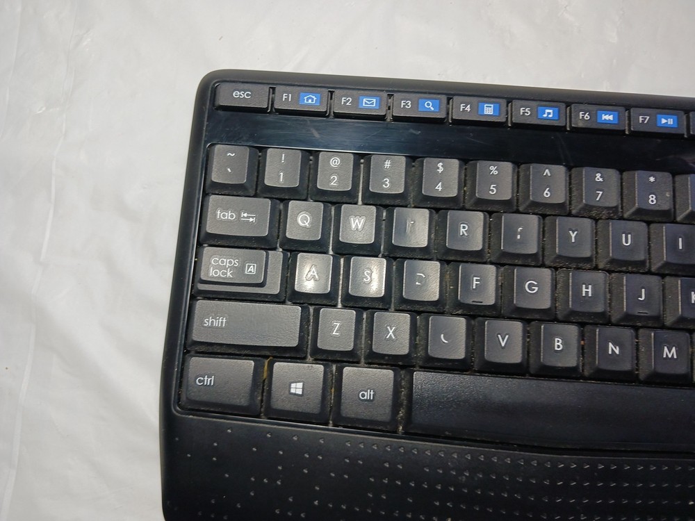 Logitech MK345 Wireless Keyboard (No Dongle) Untested